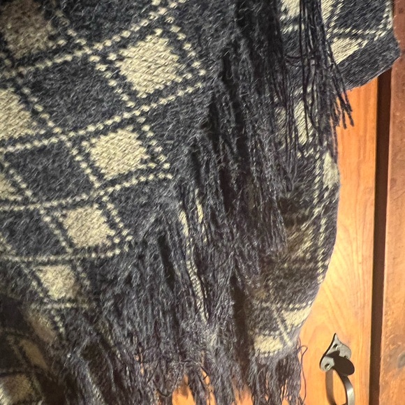 Poncho with short sleeves and fringe no brand on the larger size one size - Picture 3 of 3